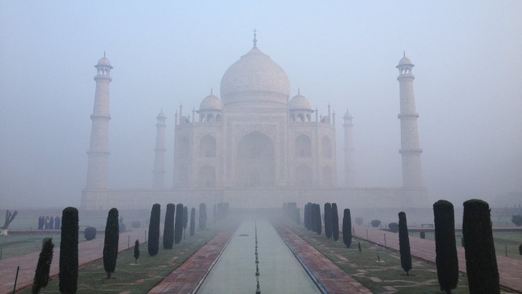 Hava kirliliğinden renk değiştirdi! Tac Mahal sararıp soluyor