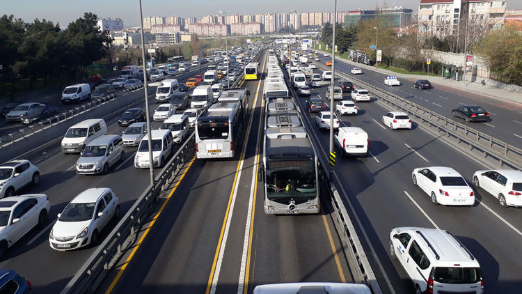 Metrobüste güvenlik az, tedbir yok!