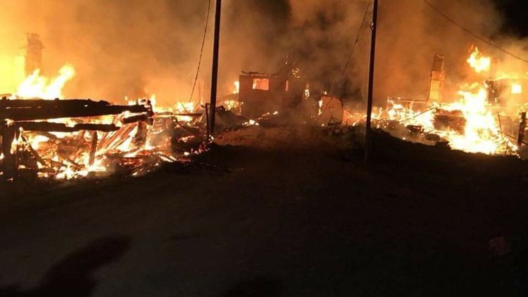 Köylüler yangına gece yakalandı... 