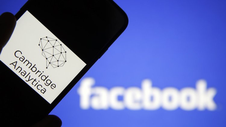 Facebook'a veri sağlayan Cambridge Analytica kapanıyor