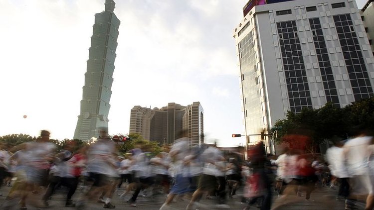 Gökdelen maratonu! İki binden fazla basamak tırmandılar