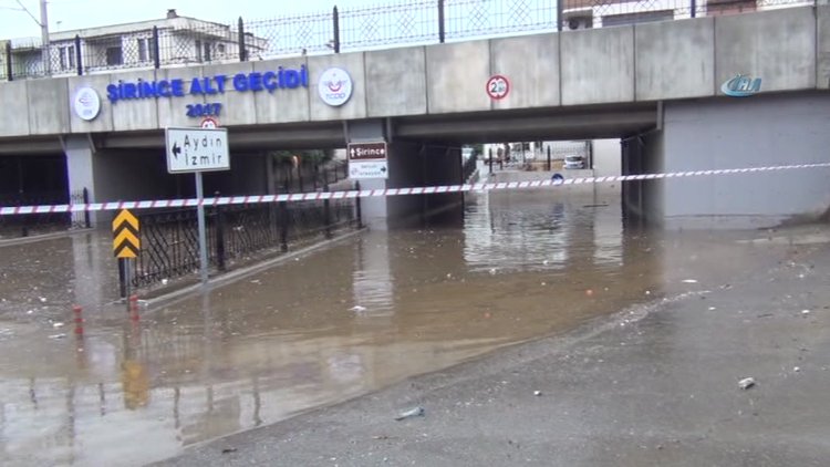 Sanatçı Hayko Cepkin'in işlettiği mekan selden etkilendi