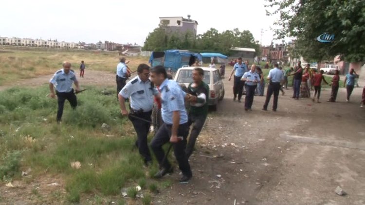 Polise saldıran "Cono"lara biber gazlı müdahale