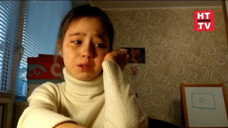 YouTube mağduru kız... Hayran buluşmasına kimse gelmeyince gözyaşlarına boğuldu
