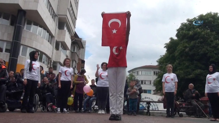 İstiklal Marşı'nı işaret diliyle okudular