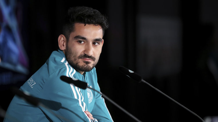 İlkay, kütüphane yaptırdı