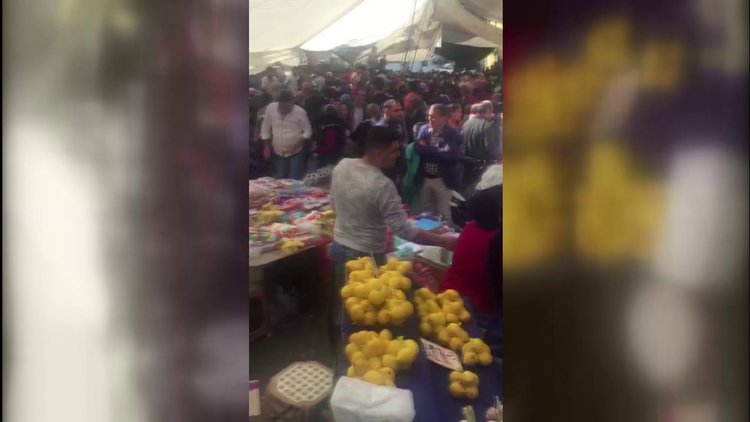 Bütün pazarı satın aldı, her şeyi bedava dağıttı