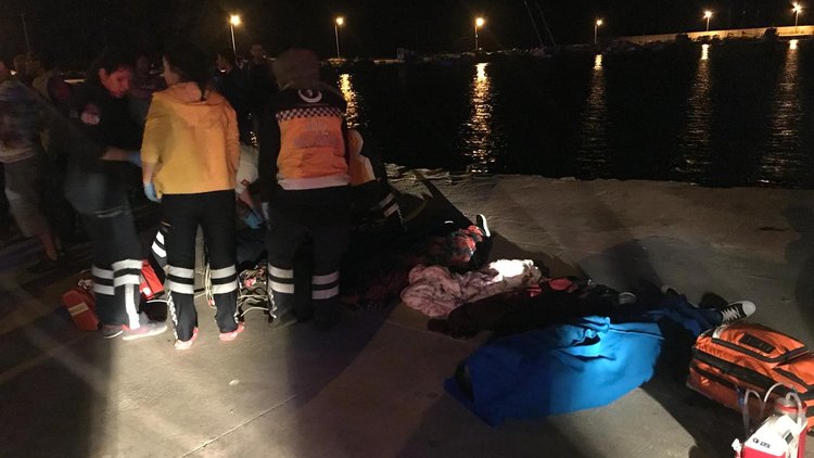 Çanakkale&#039;de göçmen teknesi battı: 3&#039;ü çocuk 7 ölü