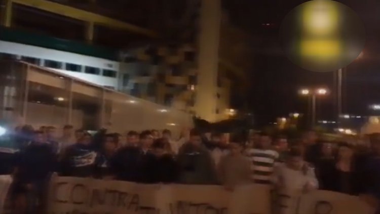 Futbolculara dayak! Taraftarlar antrenmanı bastı