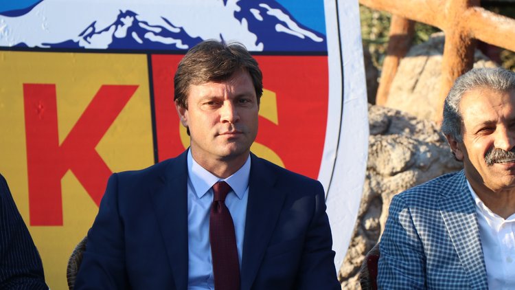 Ertuğrul Sağlam, Kayserispor'la imzaladı