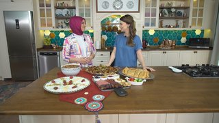 Pelin Karahan, Dilek Ekşi ile Çatal Çorbası, Çöpleme, Ramazan Pidesi ve Meyveli Güllaç tariflerinin yapımını gösterdi.