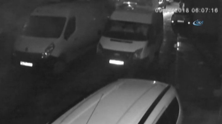 Okmeydanı'nda minibüsle gelen hırsızlar başka bir minibüsü böyle soydu