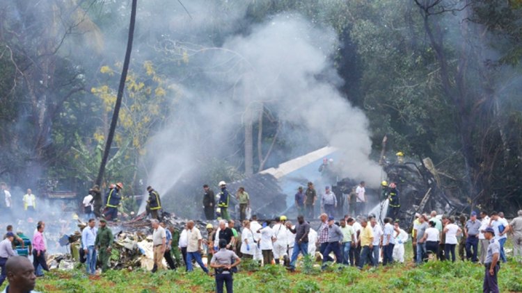 Küba'da uçak kazası: En az 100 ölü