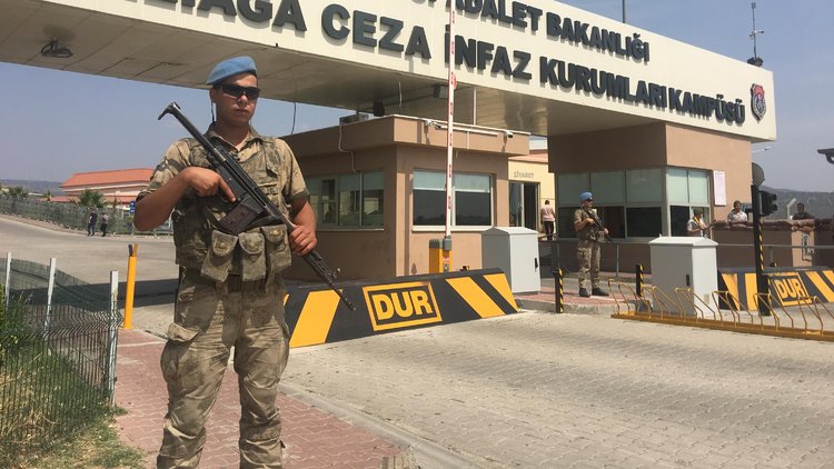 İzmir&#039;de FETÖ davası: 104 sanığa ağırlaştırılmış müebbet