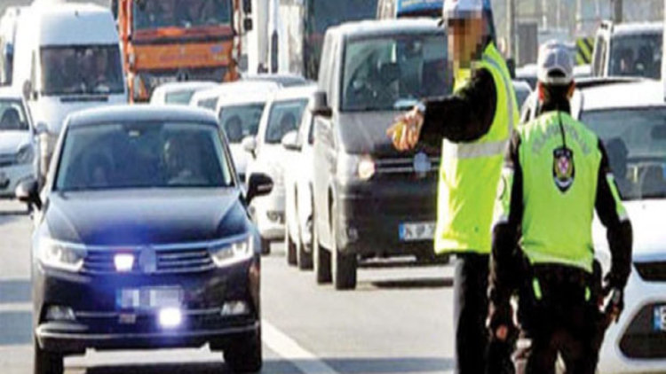 Çakarlı araç kullanan Milli Eğitim Müdürü'ne soruşturma