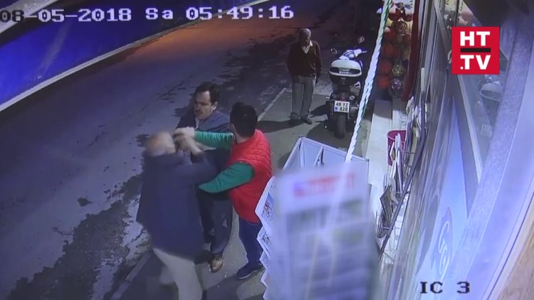 Müezzinle &quot;sabah namazına gelmiyorsun&quot; kavgası