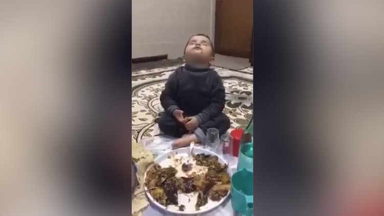 Sahurda uyuyan çocuk