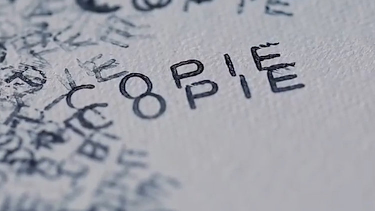 Damga kullanarak Mona Lisa tablosu yapan adam