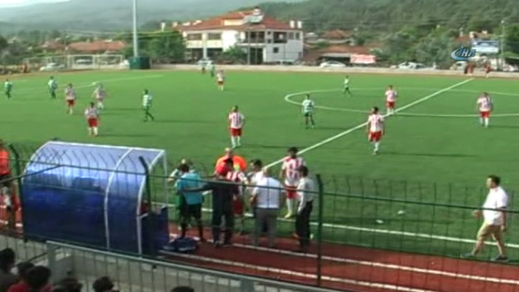 Antrenörden yan hakeme tokat