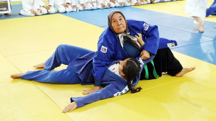 İşte 80'lik Judocu Nine!..