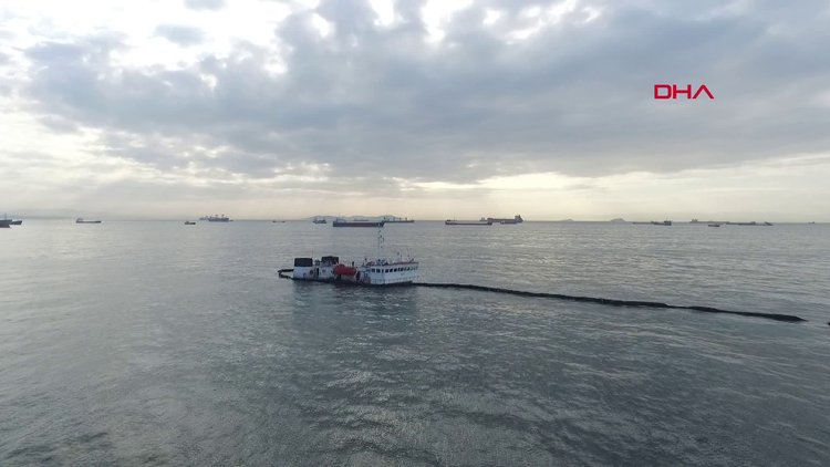 Hayalet gemi parçalanmaya başladı