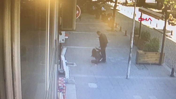 Sokak ortasında karısını döven kişiye çevredekilerden feci dayak