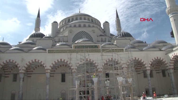 Çamlıca Camii'nin açılışı ertelendi