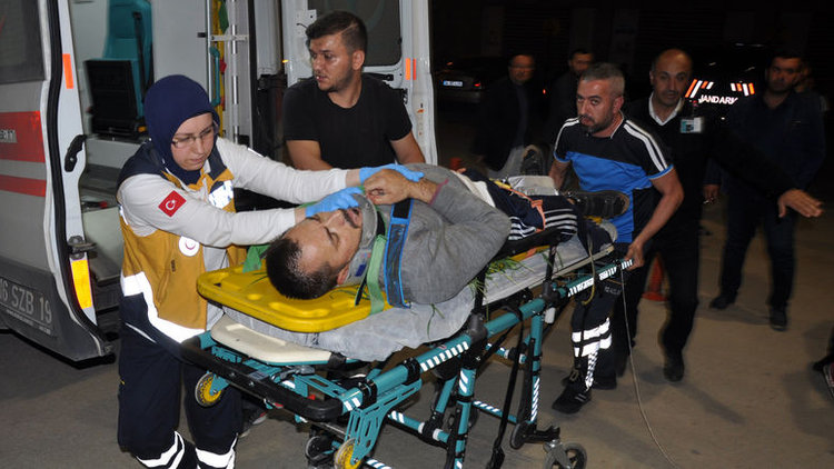 Çocuklarını görmek için balkondan girmek isterken düştü