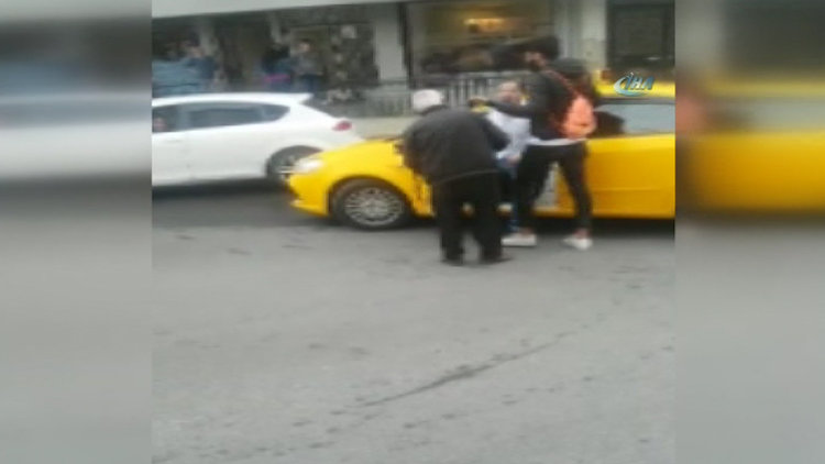 İstanbul'da taksici terörü kamerada