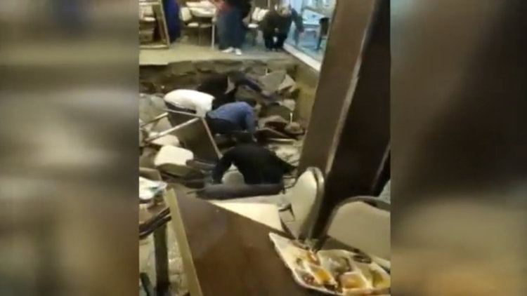 İftarda can pazarı... Restoranın zemini çöktü!