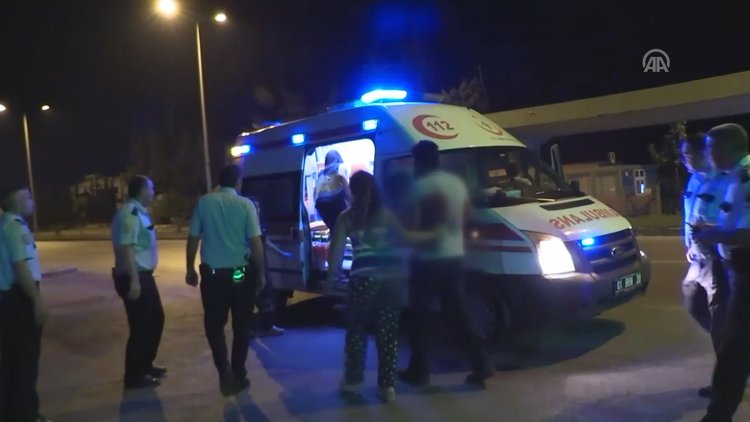 3 bıçak darbesi aldı! 45 km araba kullandı