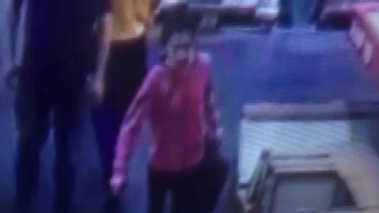 Hırsızlık anları kamerada... Mücevher dolu çantayı böyle çaldılar!