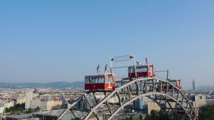 65 metre yükseklikte voleybol maçı!