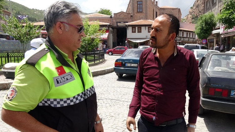Polis bile şok oldu! 11 yıldır protez kolla ve ehliyetsiz araba kullanıyormuş...