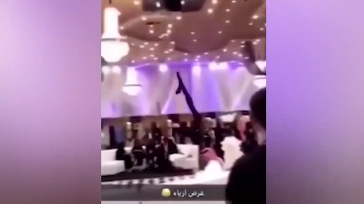 Suudi Arabistan'da ilginç defile