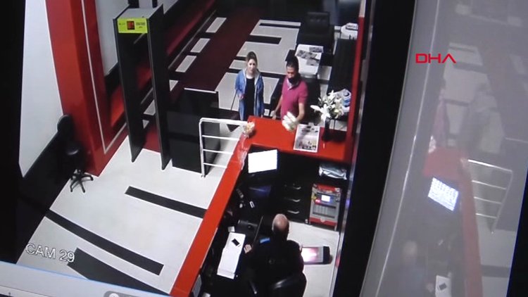 Plazadan düşen kadının ölmeden önce son görüntüleri ortaya çıktı