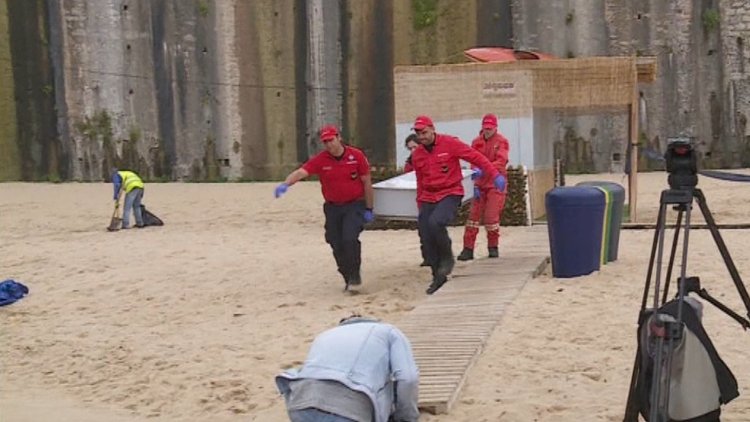 Selfie yine can aldı... Turist çift 30 metre yükseklikten aşağı düştü