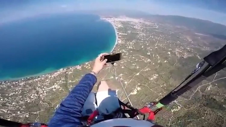 Selfie çekme uğruna telefonundan oldu