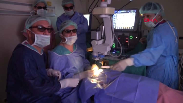 Adana'da 3 boyutlu göz ameliyatı gerçekleştirildi