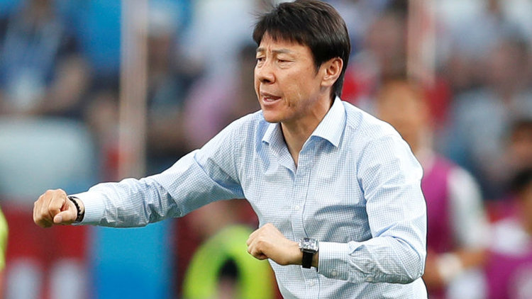 Güney Kore teknik direktöründen ilginç itiraf: Futbolcularım her maçta farklı forma giydi