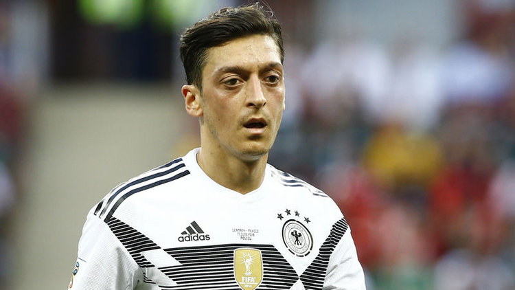 Alman basını Mesut Özil&#039;e sahip çıktı: Ona çok şey borçluyuz