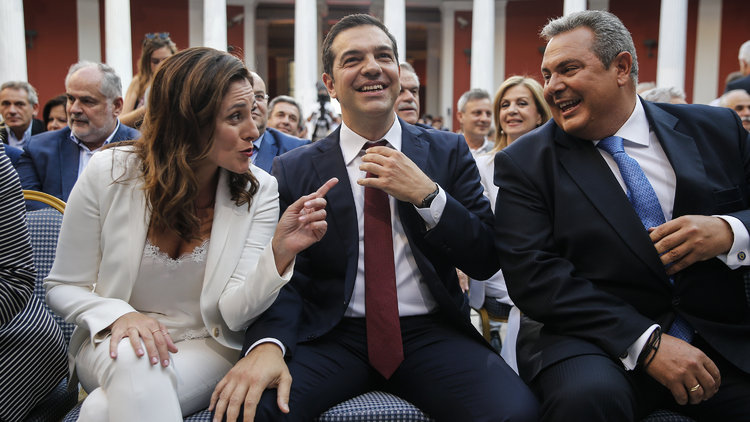 Kreditörlerle anlaşıldı... Çipras sözünü tutup kravat taktı