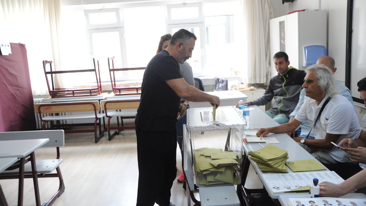 Ünlü isimler sandık başındaydı...