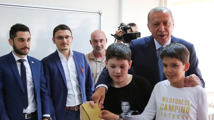 Cumhurbaşkanı Erdoğan: Yüzde 50&#039;yi aşkın bir seçmen oy kullandı