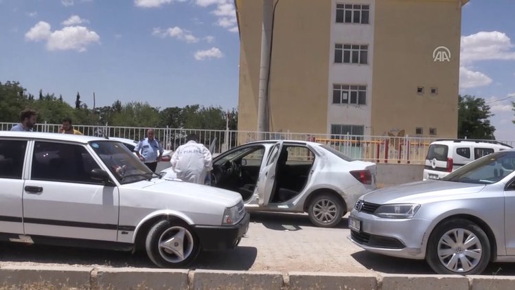 Suruç'ta otomobilde oy pusulaları bulundu