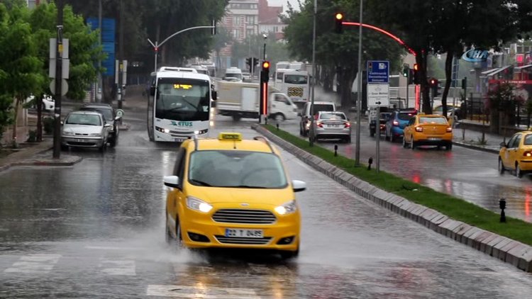 Meteoroloji uyarmıştı... Edirne'de beklenen yağış başladı