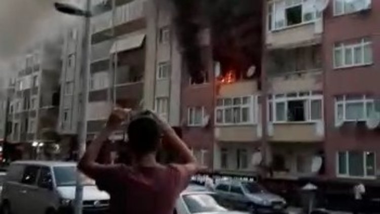 Çakmakla oynayan çocuk evi yaktı