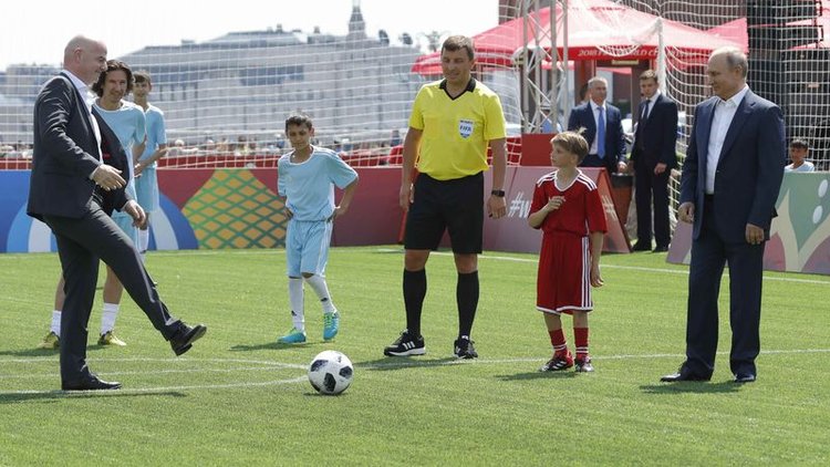 Putin sahaların tozunu attırdı