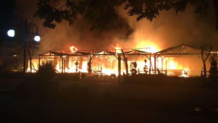 10 işyeri küle döndü! Sapanca'da korkutan yangın