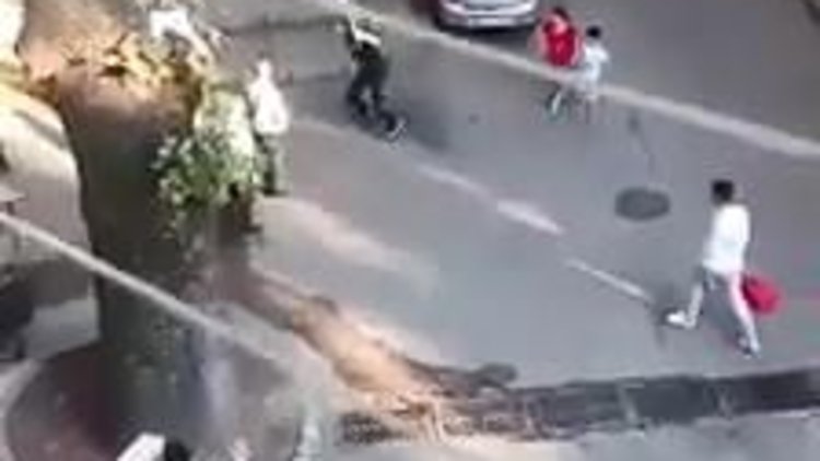 Palalı saldırganlar mahalleyi birbirine kattı